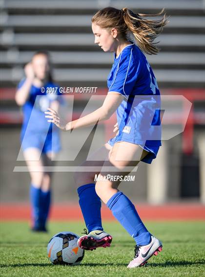 Thumbnail 3 in Shorewood vs. Stanwood photogallery.