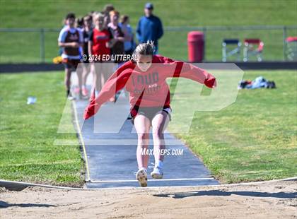 Thumbnail 1 in South Webster Invitational photogallery.