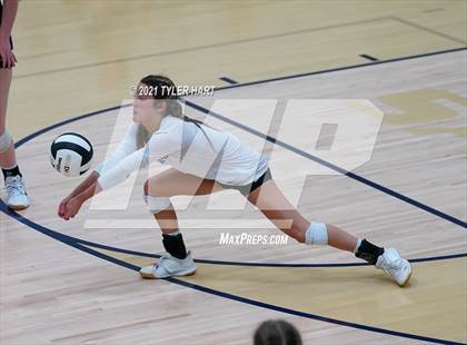 Thumbnail 1 in Greencastle vs. Lebanon (IHSAA 3A Sectional Semi-Final) photogallery.