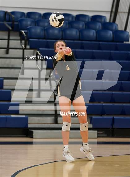 Thumbnail 1 in Greencastle vs. Lebanon (IHSAA 3A Sectional Semi-Final) photogallery.