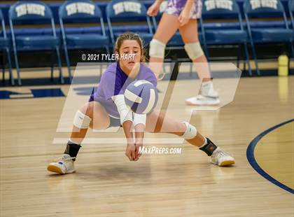 Thumbnail 1 in Greencastle vs. Lebanon (IHSAA 3A Sectional Semi-Final) photogallery.