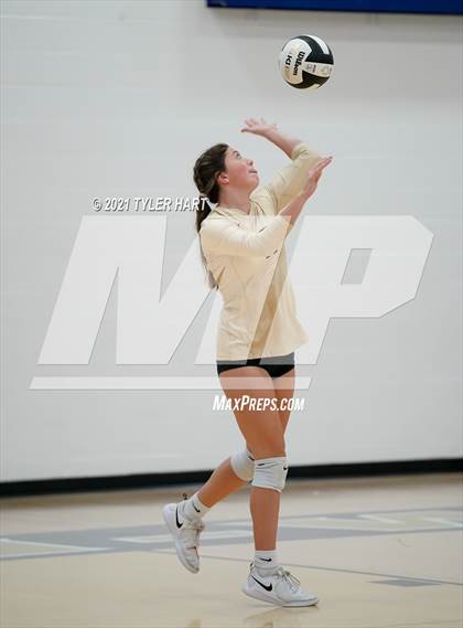 Thumbnail 3 in Greencastle vs. Lebanon (IHSAA 3A Sectional Semi-Final) photogallery.