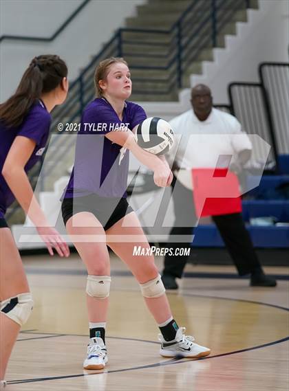 Thumbnail 2 in Greencastle vs. Lebanon (IHSAA 3A Sectional Semi-Final) photogallery.