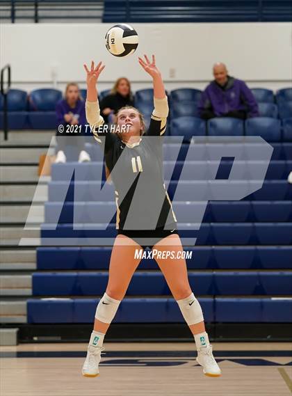 Thumbnail 1 in Greencastle vs. Lebanon (IHSAA 3A Sectional Semi-Final) photogallery.