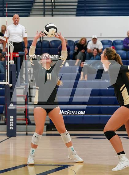 Thumbnail 3 in Greencastle vs. Lebanon (IHSAA 3A Sectional Semi-Final) photogallery.
