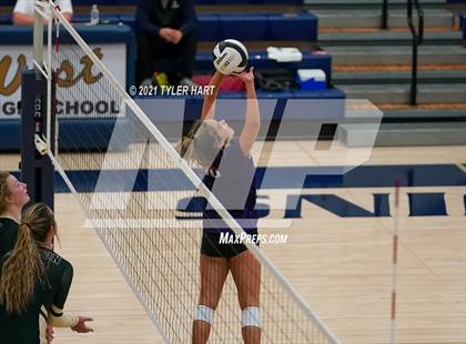 Thumbnail 2 in Greencastle vs. Lebanon (IHSAA 3A Sectional Semi-Final) photogallery.