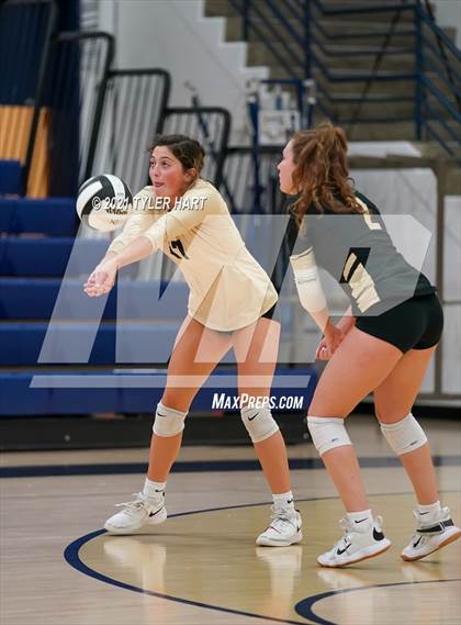 Thumbnail 1 in Greencastle vs. Lebanon (IHSAA 3A Sectional Semi-Final) photogallery.
