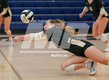 Thumbnail 3 in Greencastle vs. Lebanon (IHSAA 3A Sectional Semi-Final) photogallery.