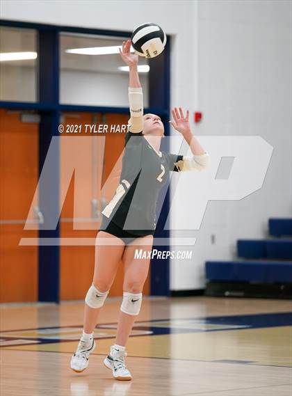Thumbnail 2 in Greencastle vs. Lebanon (IHSAA 3A Sectional Semi-Final) photogallery.