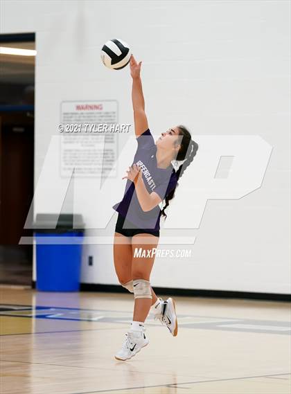 Thumbnail 2 in Greencastle vs. Lebanon (IHSAA 3A Sectional Semi-Final) photogallery.