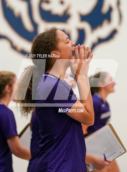 Thumbnail 2 in Greencastle vs. Lebanon (IHSAA 3A Sectional Semi-Final) photogallery.