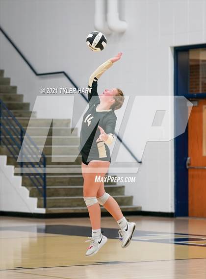 Thumbnail 1 in Greencastle vs. Lebanon (IHSAA 3A Sectional Semi-Final) photogallery.