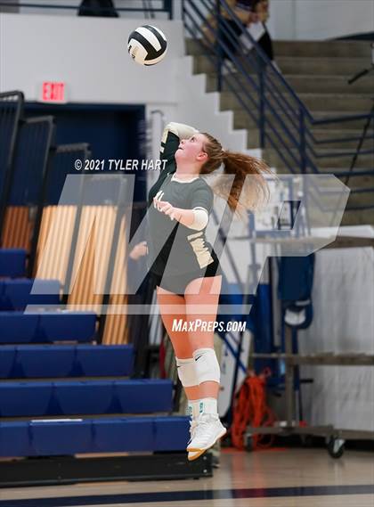 Thumbnail 2 in Greencastle vs. Lebanon (IHSAA 3A Sectional Semi-Final) photogallery.