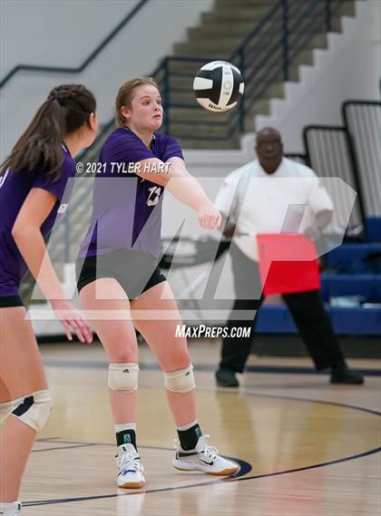 Thumbnail 3 in Greencastle vs. Lebanon (IHSAA 3A Sectional Semi-Final) photogallery.