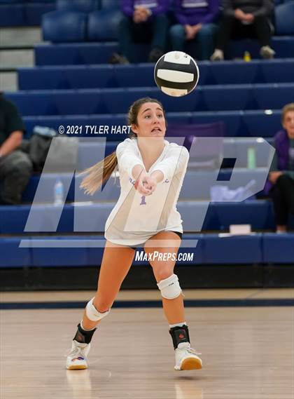 Thumbnail 3 in Greencastle vs. Lebanon (IHSAA 3A Sectional Semi-Final) photogallery.