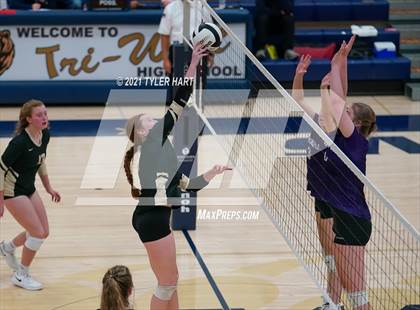 Thumbnail 3 in Greencastle vs. Lebanon (IHSAA 3A Sectional Semi-Final) photogallery.