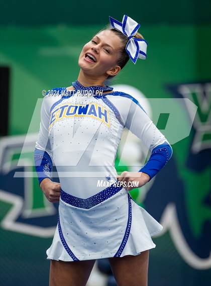 Thumbnail 2 in Etowah (Creekview Classic) photogallery.