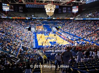 Thumbnail 1 in Hopkinsville vs. Owensboro (KHSAA Sweet 16)  photogallery.