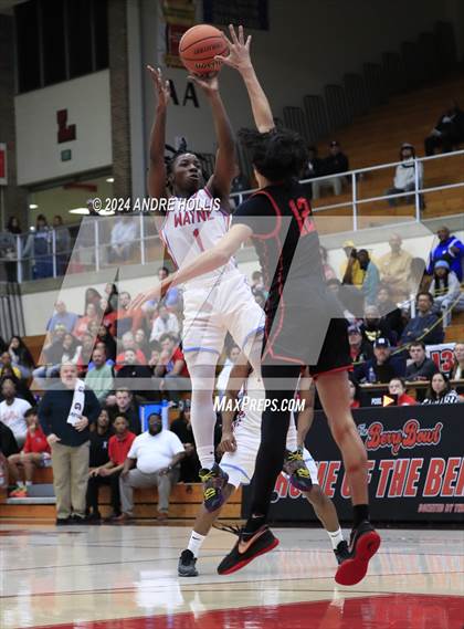 Thumbnail 3 in Fort Wayne North Side vs Fort Wayne Wayne (IHSAA 4A Region 4 Final) photogallery.