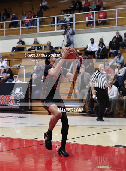 Thumbnail 1 in Fort Wayne North Side vs Fort Wayne Wayne (IHSAA 4A Region 4 Final) photogallery.