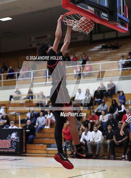 Thumbnail 2 in Fort Wayne North Side vs Fort Wayne Wayne (IHSAA 4A Region 4 Final) photogallery.