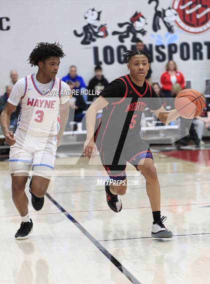 Thumbnail 3 in Fort Wayne North Side vs Fort Wayne Wayne (IHSAA 4A Region 4 Final) photogallery.