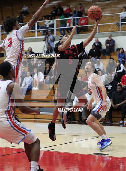 Thumbnail 3 in Fort Wayne North Side vs Fort Wayne Wayne (IHSAA 4A Region 4 Final) photogallery.