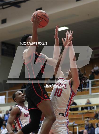Thumbnail 3 in Fort Wayne North Side vs Fort Wayne Wayne (IHSAA 4A Region 4 Final) photogallery.