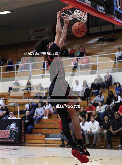 Thumbnail 3 in Fort Wayne North Side vs Fort Wayne Wayne (IHSAA 4A Region 4 Final) photogallery.