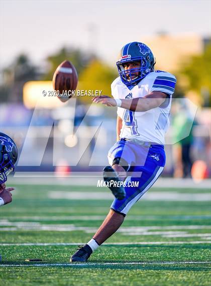 Thumbnail 2 in Yuma Catholic vs. Snowflake (AIA 3A Final) photogallery.