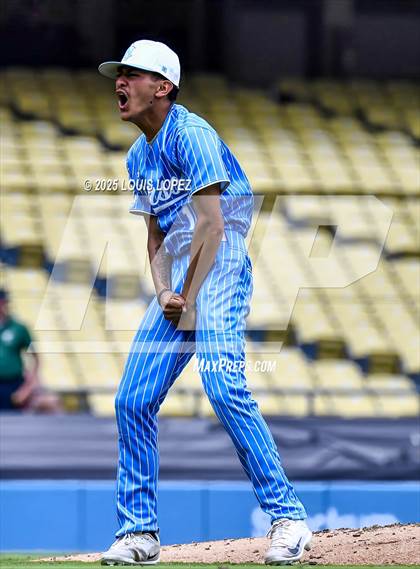 Thumbnail 2 in Carson vs. Banning (CIF LA City Section DIV 1 Championship) photogallery.