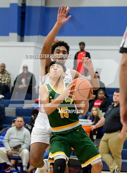 Thumbnail 2 in West Oso vs. Crystal City (UIL 4A Area Playoffs) photogallery.