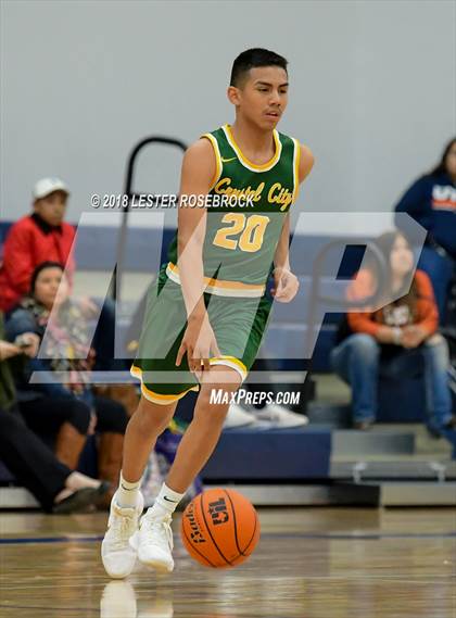 Thumbnail 3 in West Oso vs. Crystal City (UIL 4A Area Playoffs) photogallery.
