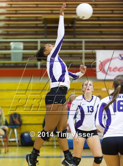 Thumbnail 2 in Arvada West vs. Cherry Creek photogallery.