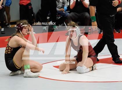 Thumbnail 1 in UIL Region 4 Wrestling Finals photogallery.