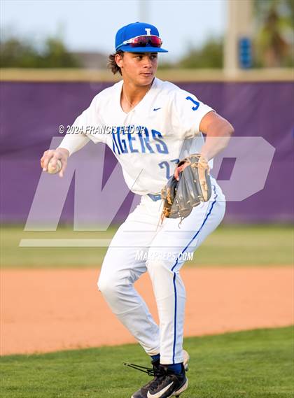Thumbnail 3 in Lennard @ Jesuit (Saladino) photogallery.