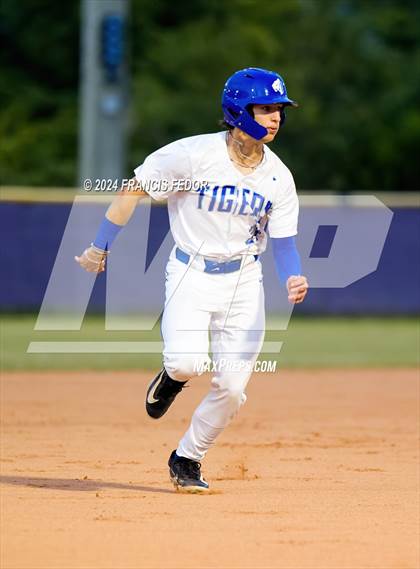 Thumbnail 3 in Lennard @ Jesuit (Saladino) photogallery.