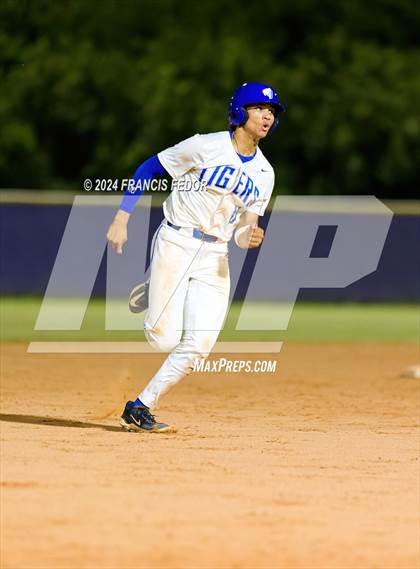 Thumbnail 3 in Lennard @ Jesuit (Saladino) photogallery.