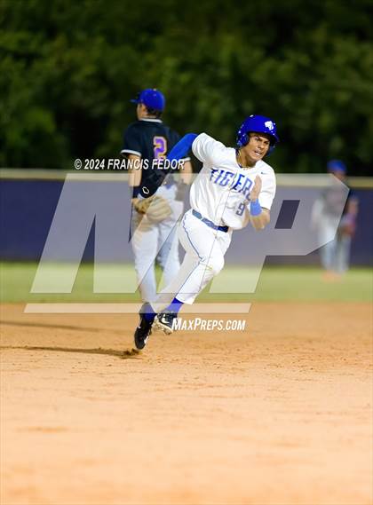 Thumbnail 3 in Lennard @ Jesuit (Saladino) photogallery.