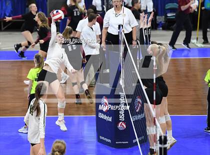 Thumbnail 2 in Mountain Vista vs. Grandview (CHSAA 5A Playoff) photogallery.