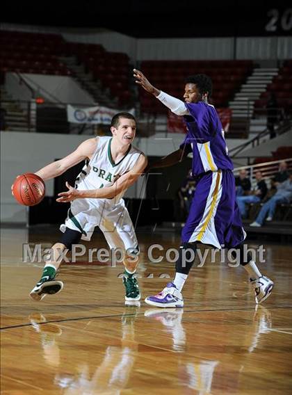 Thumbnail 1 in Pratt vs. Coffeyville-Field Kindley (KSHSAA 4A 1st Round) photogallery.