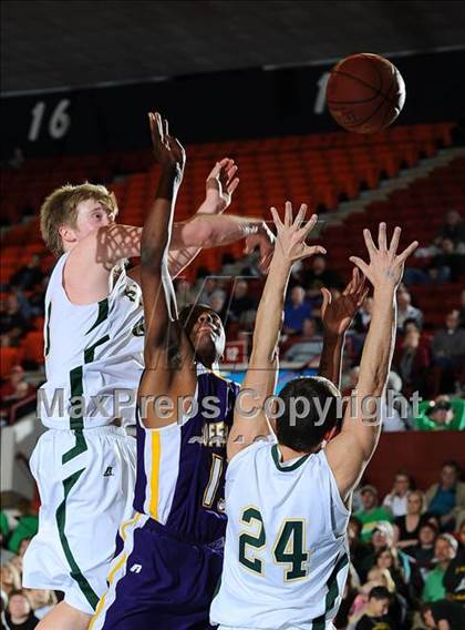 Thumbnail 1 in Pratt vs. Coffeyville-Field Kindley (KSHSAA 4A 1st Round) photogallery.