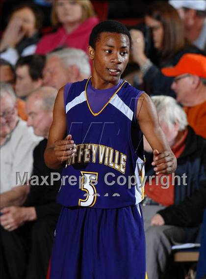 Thumbnail 1 in Pratt vs. Coffeyville-Field Kindley (KSHSAA 4A 1st Round) photogallery.