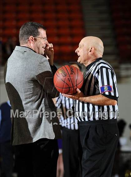 Thumbnail 2 in Pratt vs. Coffeyville-Field Kindley (KSHSAA 4A 1st Round) photogallery.