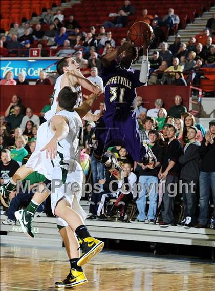 Thumbnail 2 in Pratt vs. Coffeyville-Field Kindley (KSHSAA 4A 1st Round) photogallery.