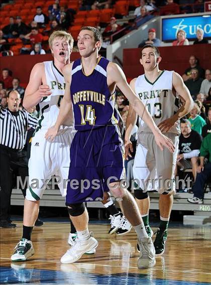 Thumbnail 2 in Pratt vs. Coffeyville-Field Kindley (KSHSAA 4A 1st Round) photogallery.