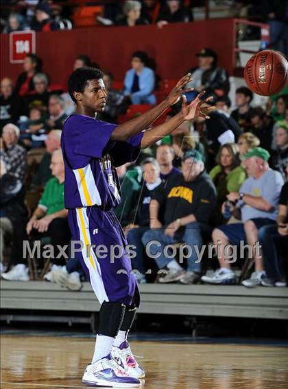 Thumbnail 1 in Pratt vs. Coffeyville-Field Kindley (KSHSAA 4A 1st Round) photogallery.