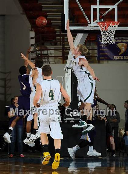 Thumbnail 1 in Pratt vs. Coffeyville-Field Kindley (KSHSAA 4A 1st Round) photogallery.