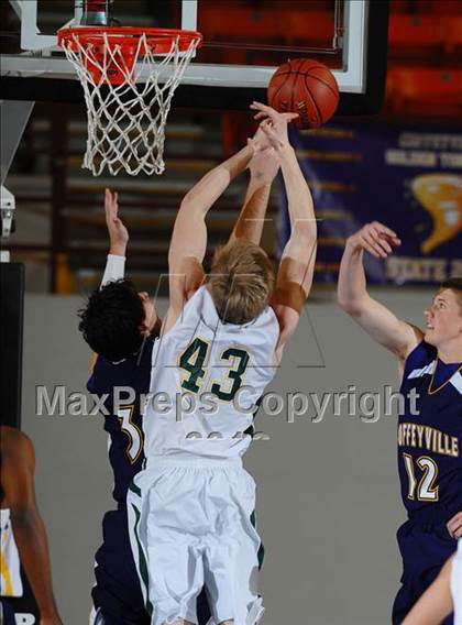 Thumbnail 2 in Pratt vs. Coffeyville-Field Kindley (KSHSAA 4A 1st Round) photogallery.