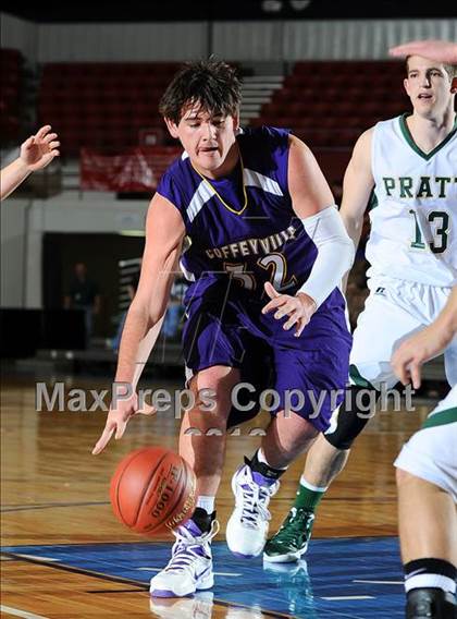 Thumbnail 2 in Pratt vs. Coffeyville-Field Kindley (KSHSAA 4A 1st Round) photogallery.